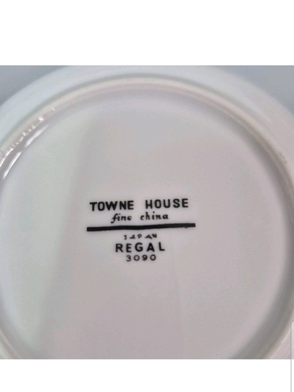 Towne House Fine China Japan One Bowl 7" ⁶/⁸ White Silver Rim Pre Loved. ¹ - Picture 4 of 5